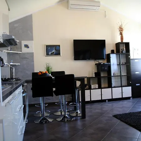 Del Mar Apartment *